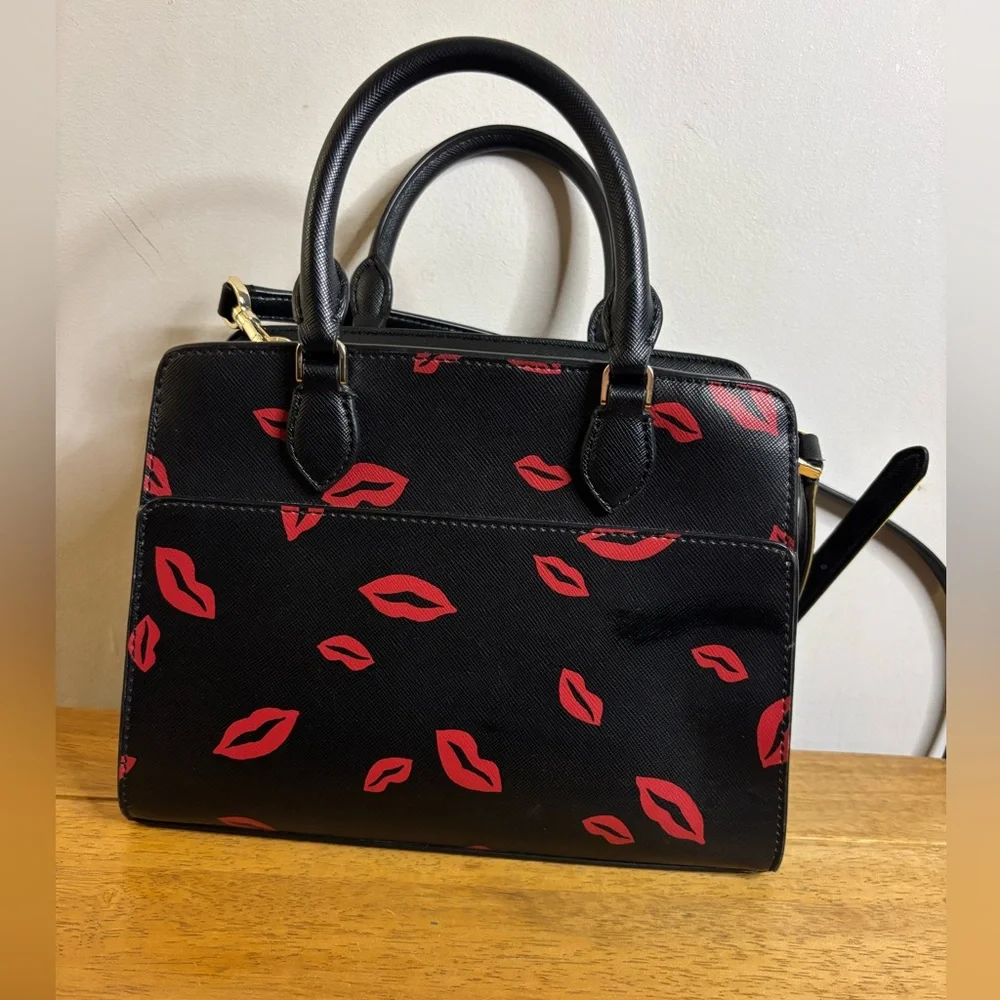 Kate Spade New York Madison Lip Toss small satchel in black saffiano leather
